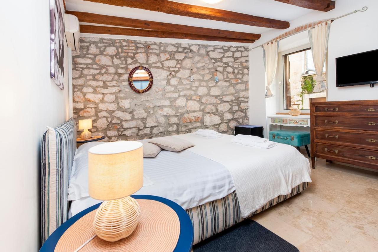 Revera Rooms Ровінь Екстер'єр фото
