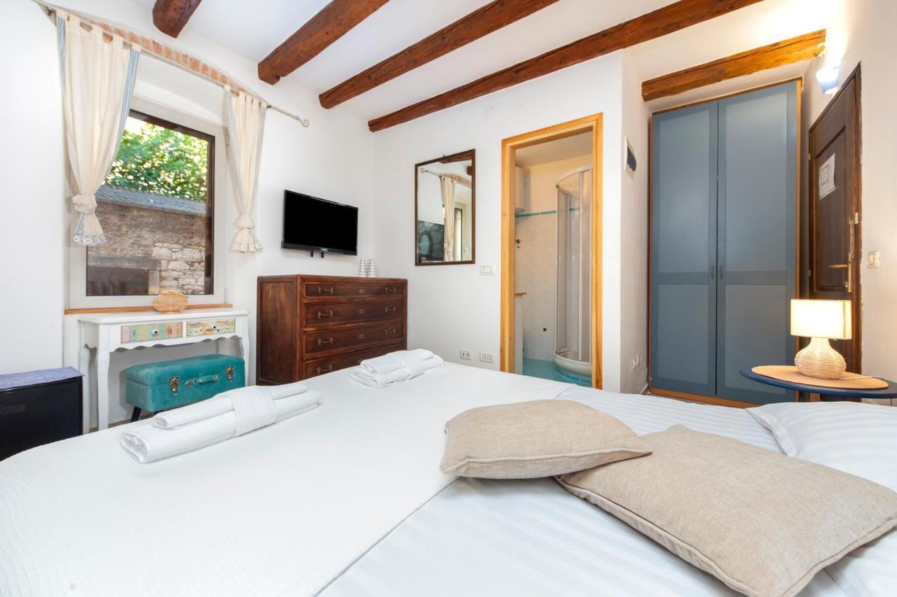 Revera Rooms Ровінь Екстер'єр фото