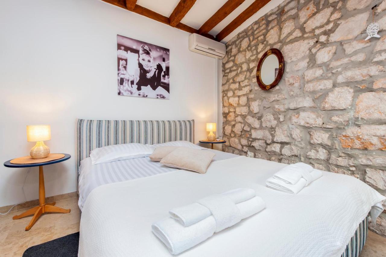 Revera Rooms Ровінь Екстер'єр фото