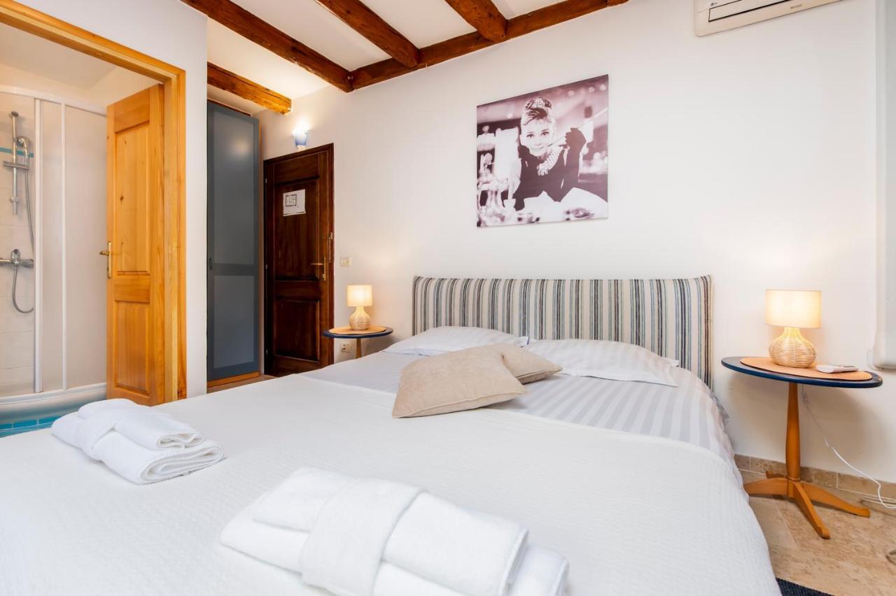 Revera Rooms Ровінь Екстер'єр фото
