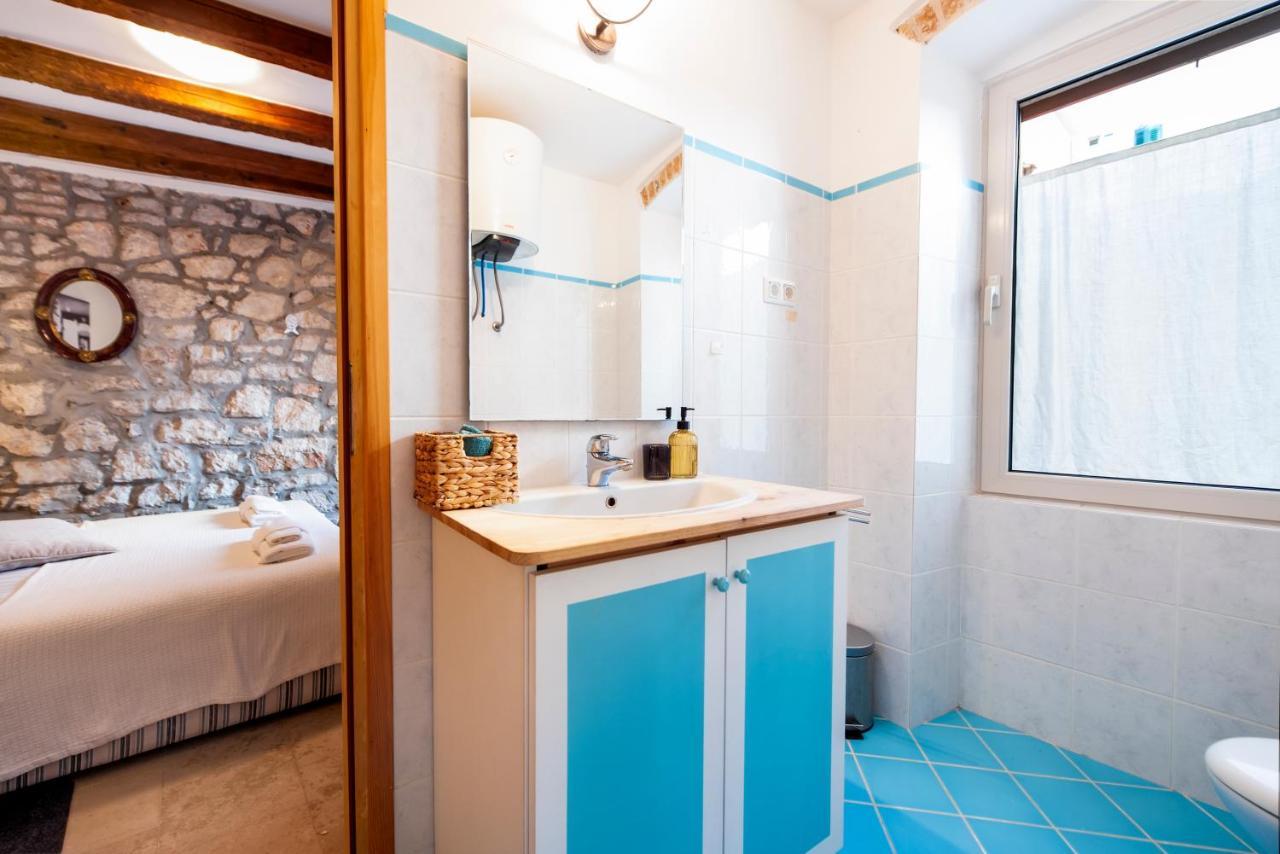 Revera Rooms Ровінь Екстер'єр фото